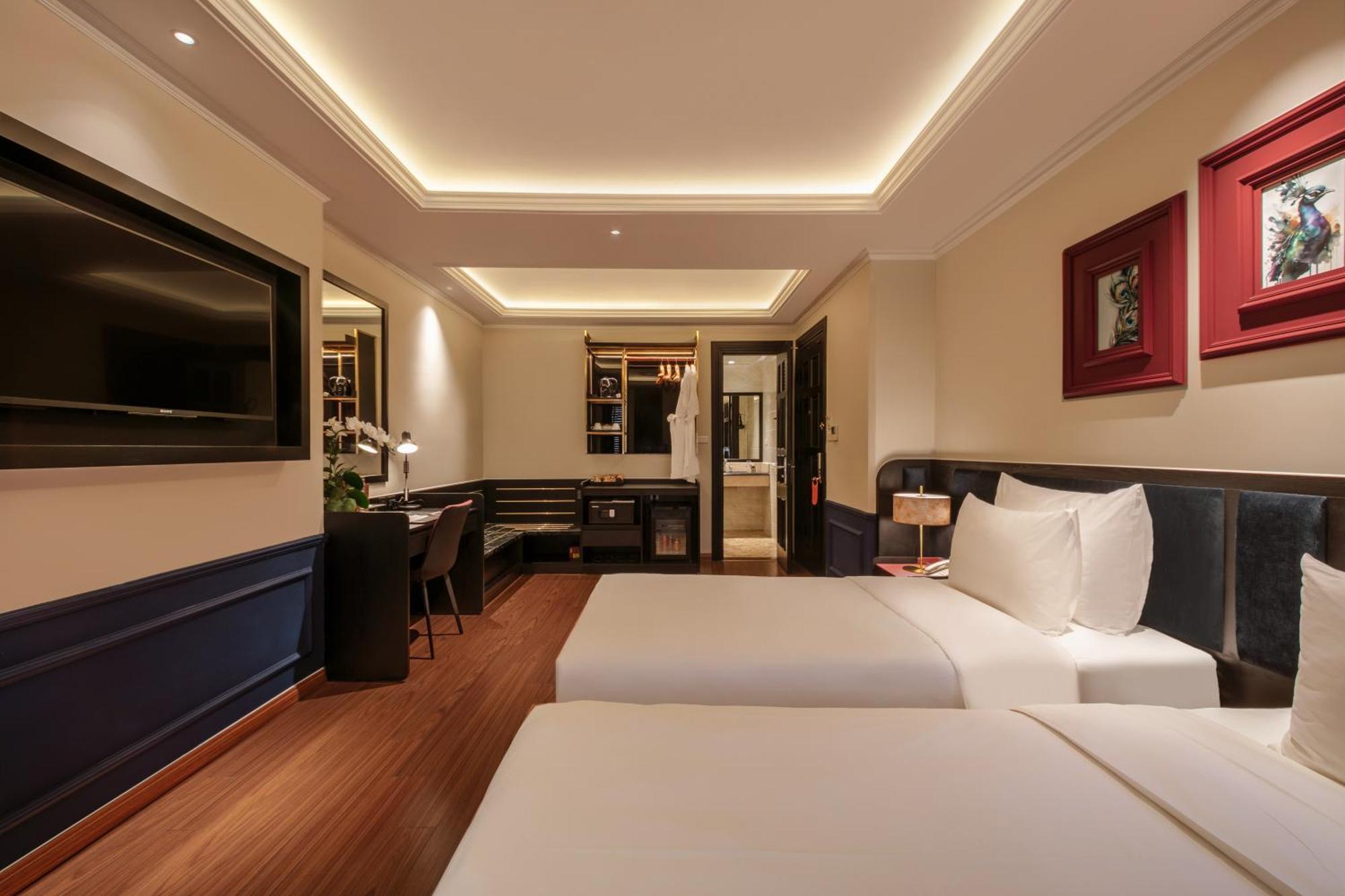 Khách sạn The Light 4*